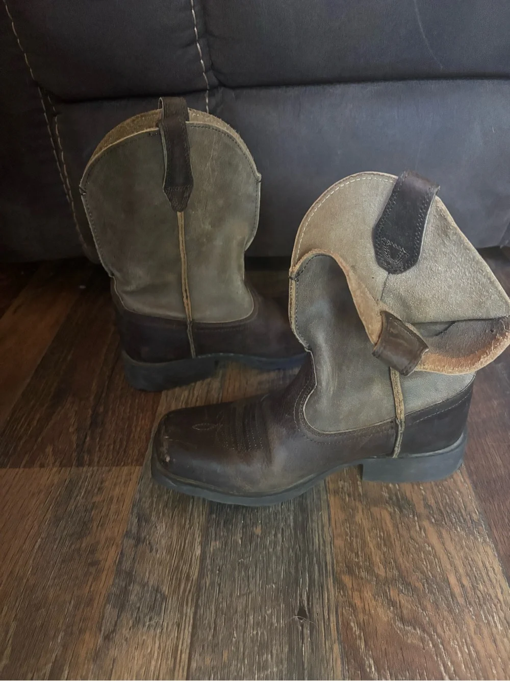 Ariat square toe leather pull on boots boy size 1
